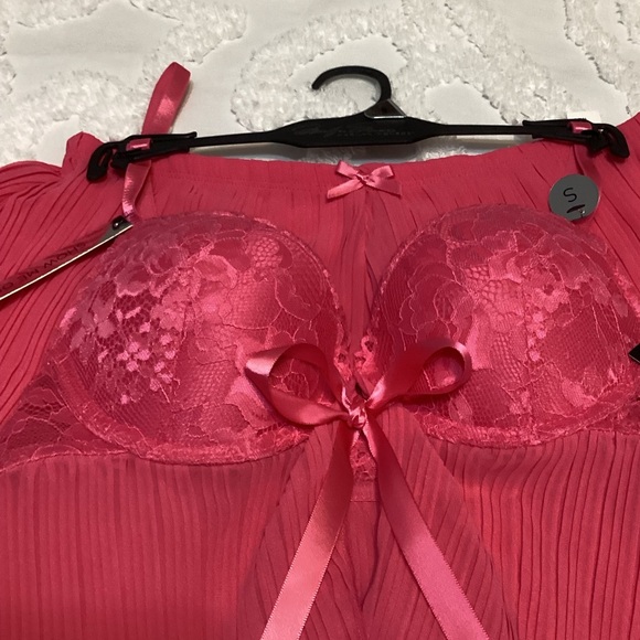 Marilyn Monroe Pink Pleated lingerie - Picture 2 of 5
